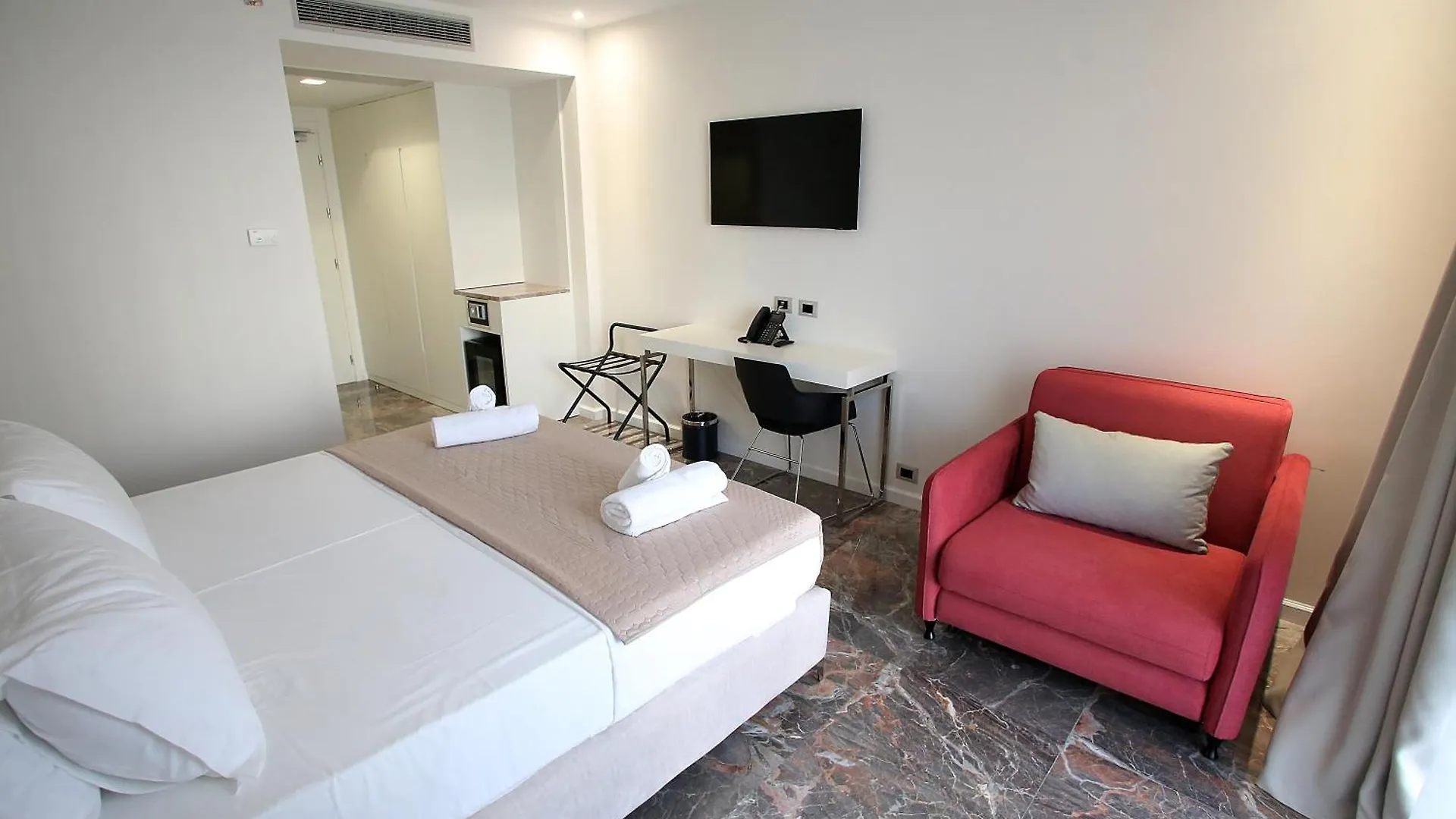 Durres Bay Hotel Албания