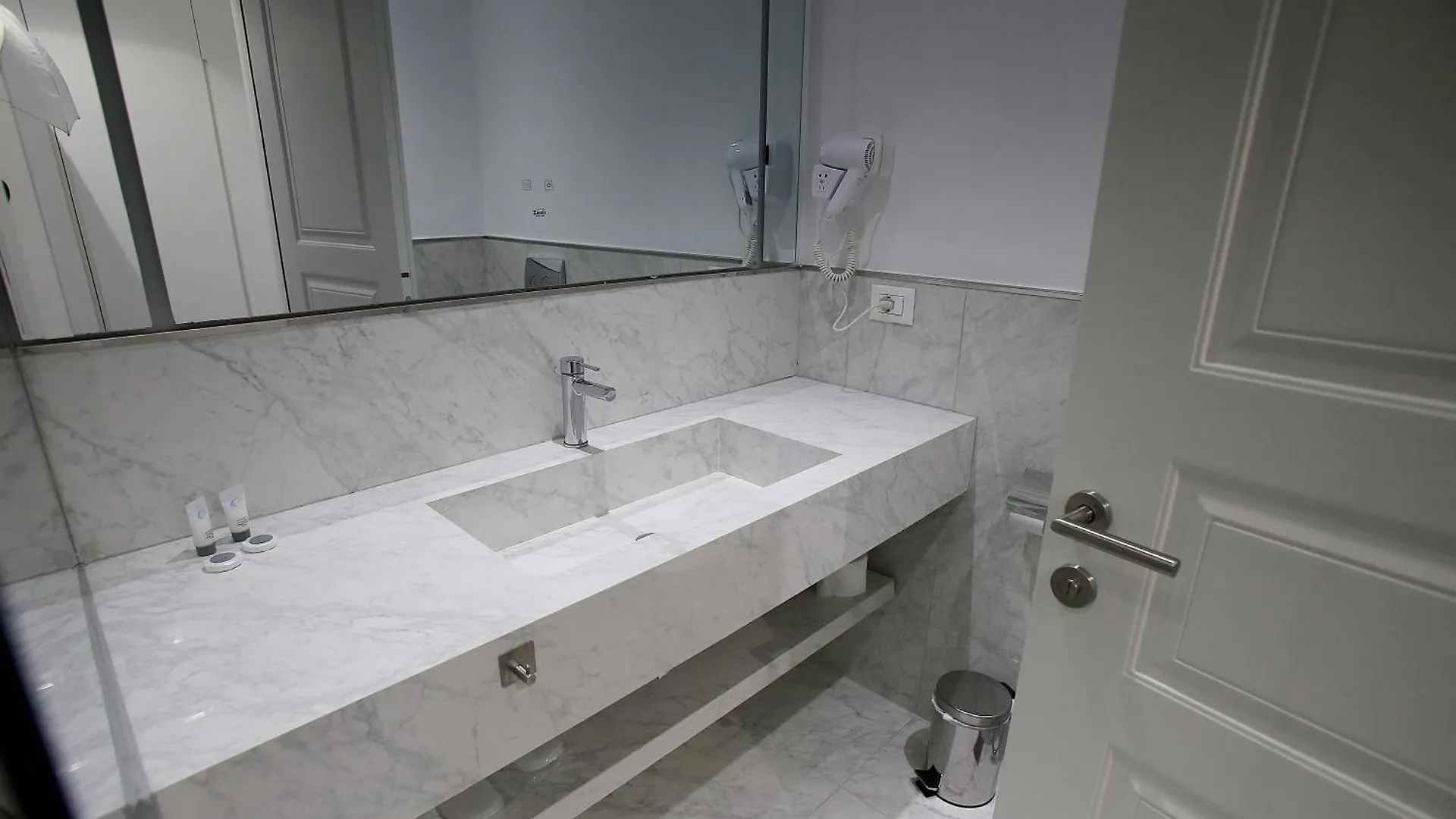 Durres Bay Hotel 4*,  Албания