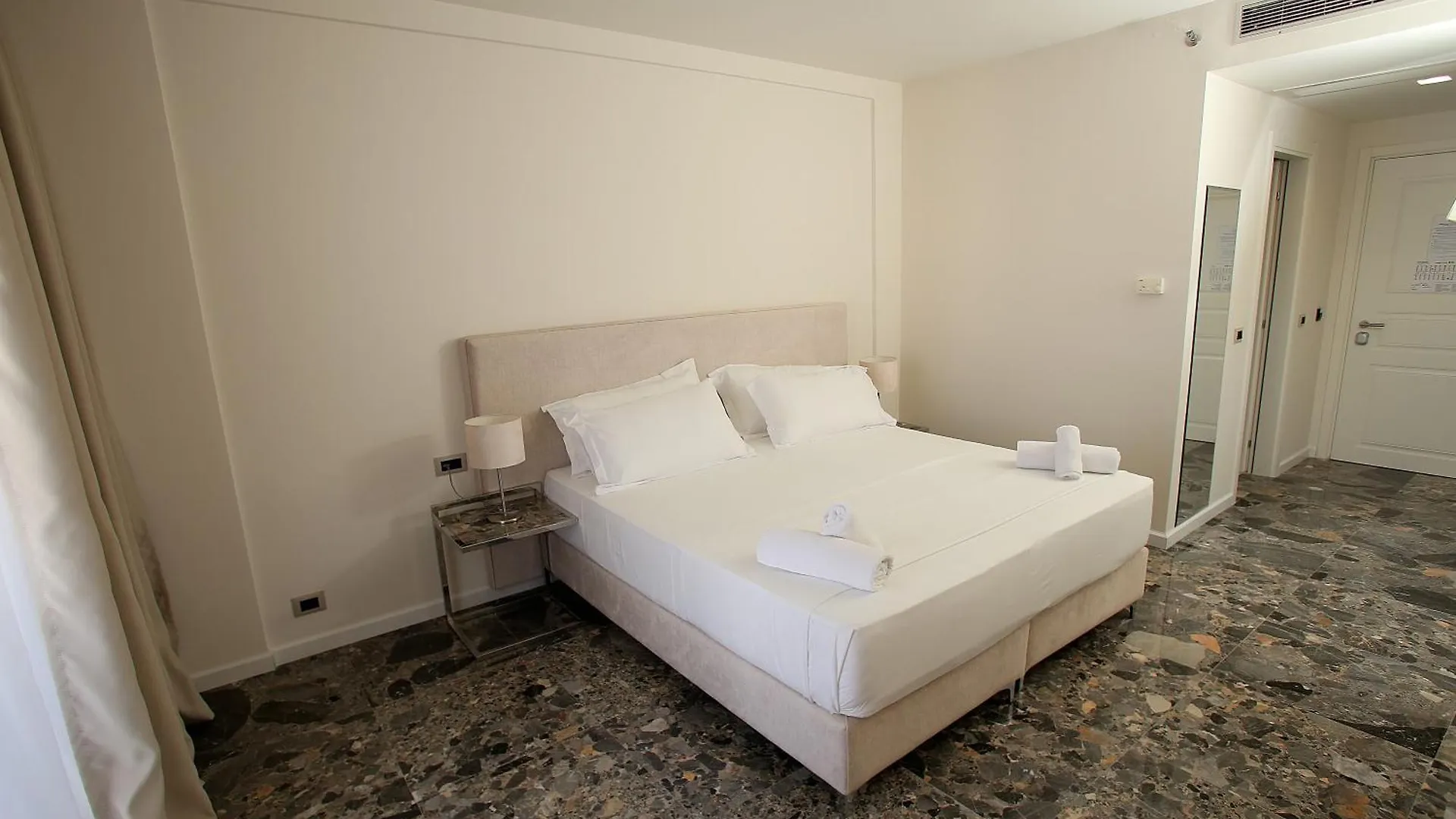 Durres Bay Hotel Албания