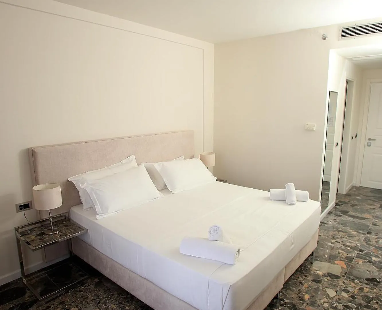 Durres Bay Hotel Албания